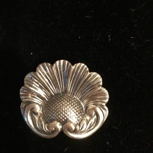 Sterling vintage brooch by jewelart.
